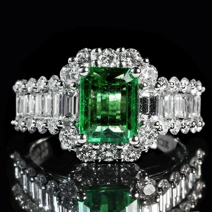 Emerald, gem, jewelry, August 23 zodiac